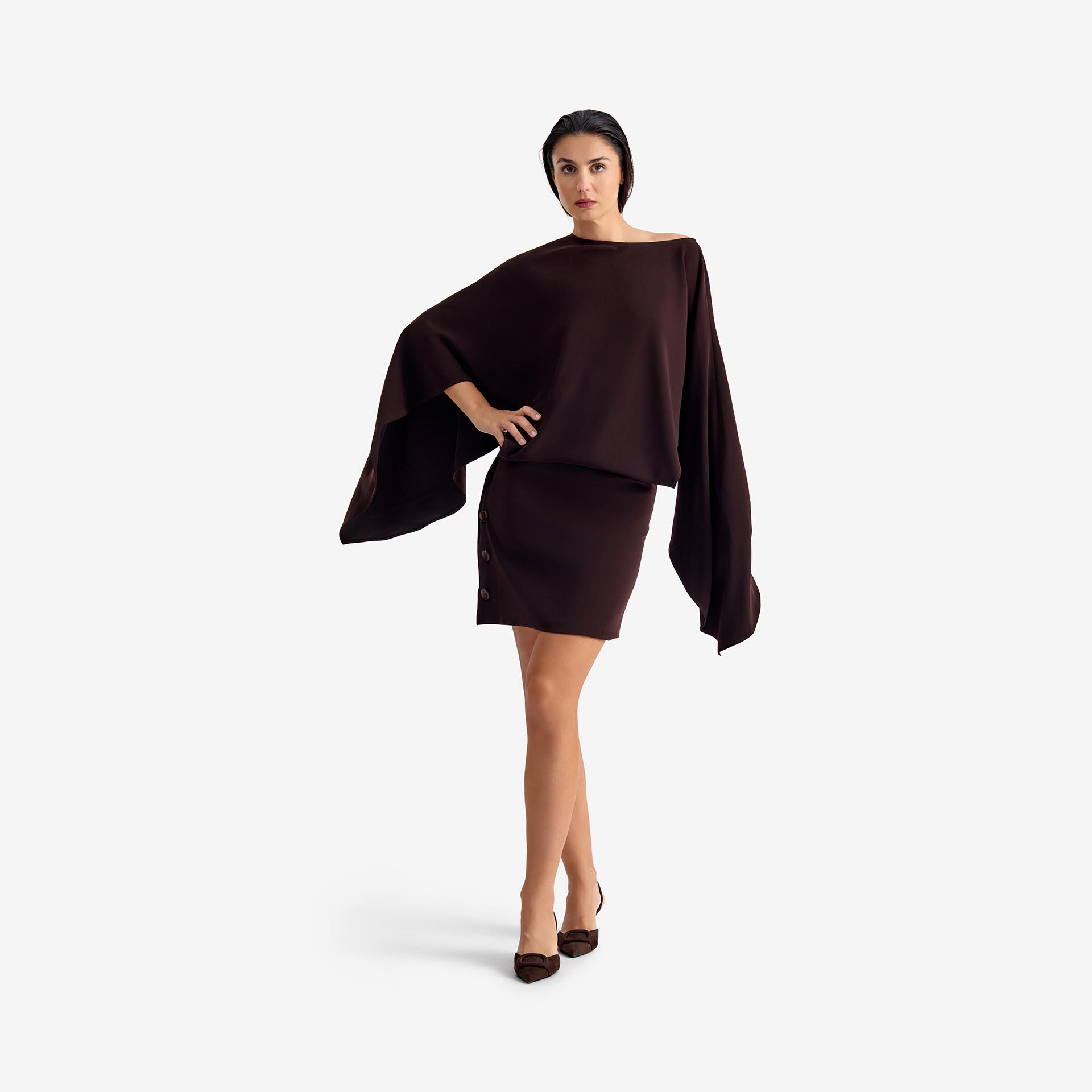 Butterfly Short Dress Dark brown - This short dress features a boat neckline that elegantly frames the shoulders.