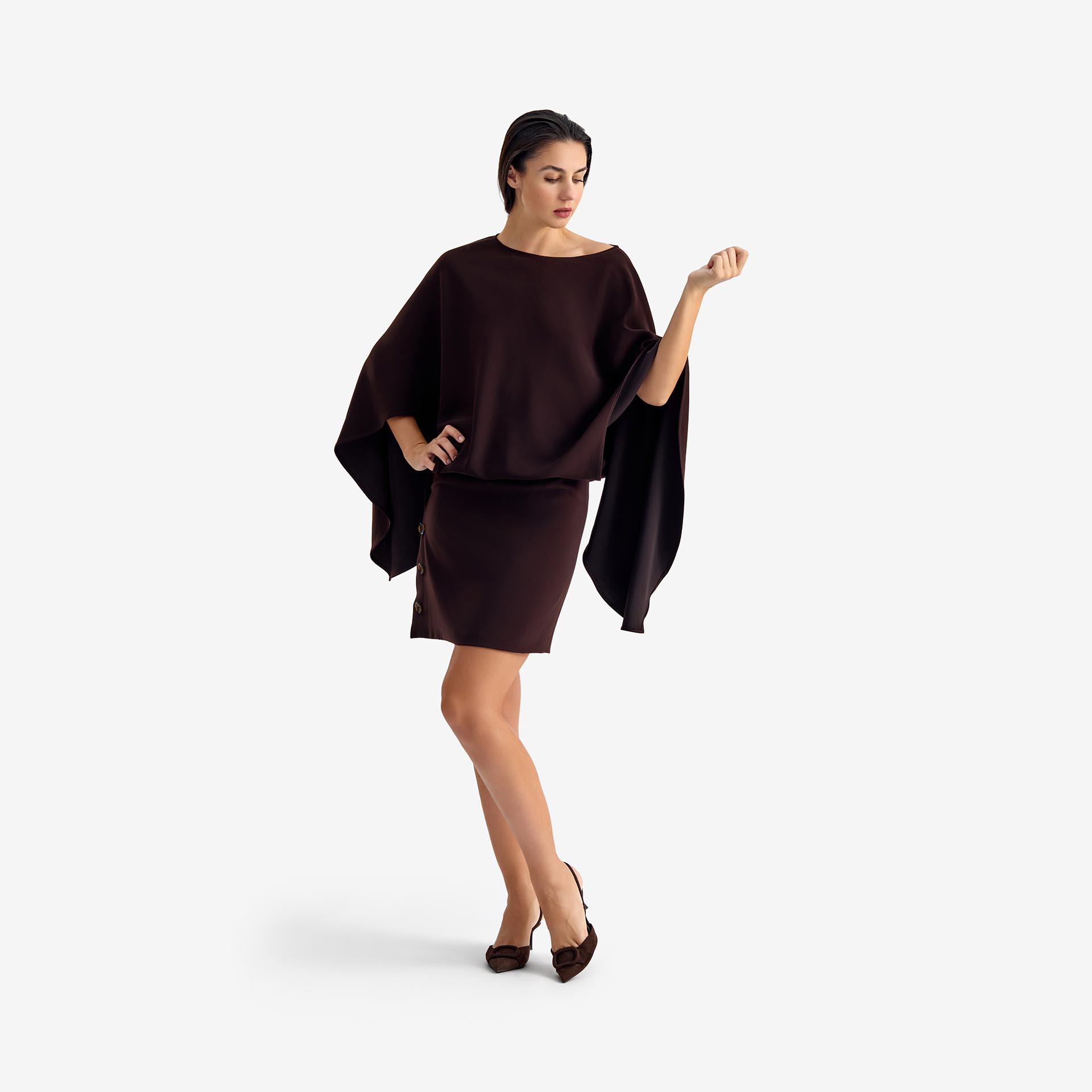 Butterfly Short Dress Dark brown - This short dress features a boat neckline that elegantly frames the shoulders.