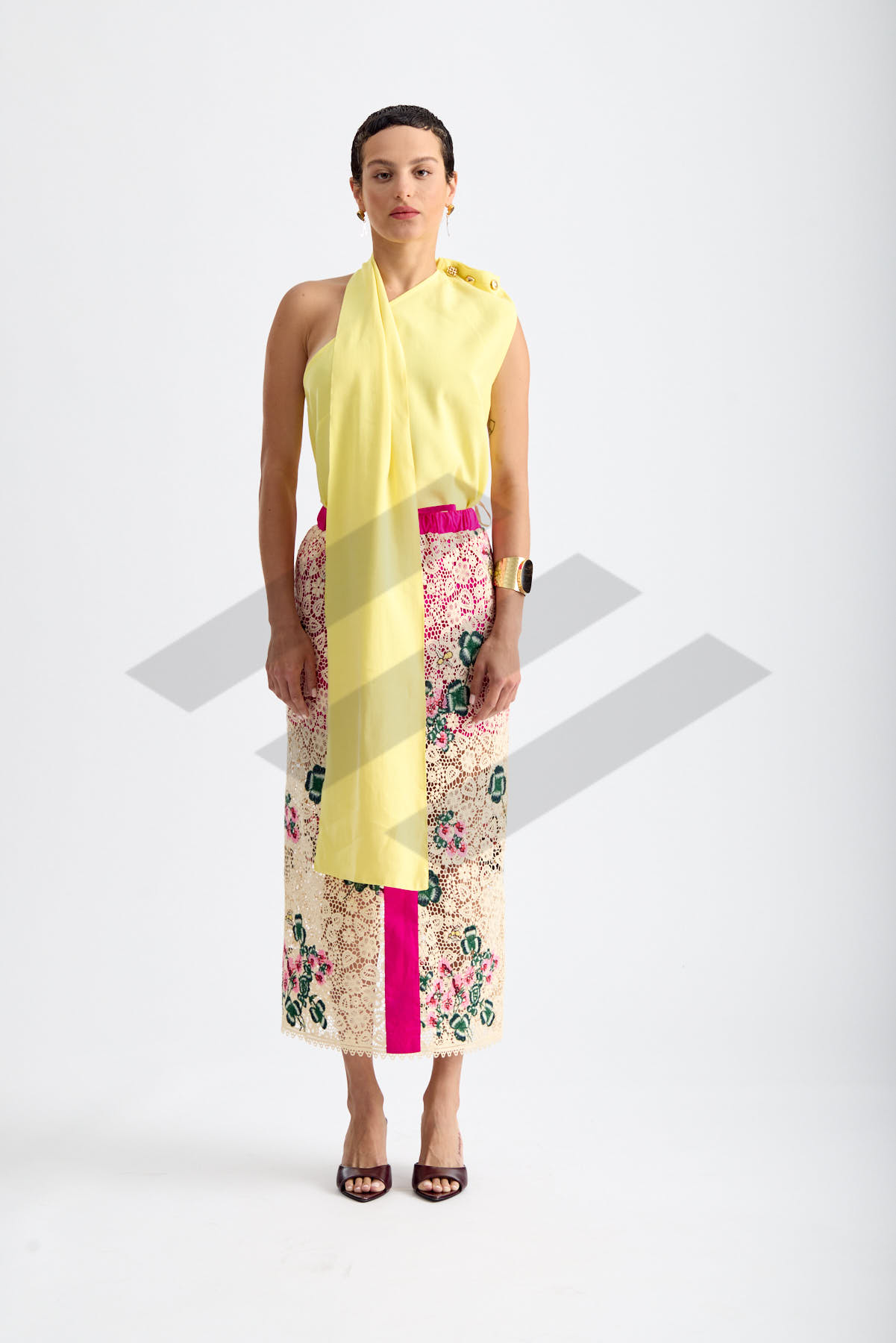 Caterpillar Top Plain yellow - This asymmetric linen top feature a unique neckline and an attached decorative scarf on one shoulder. The scarf can be styled boldly in the front or left to cascade behind for a relaxed, flowing look. A hidden side zipper ensures easy wear while preserving the clean, fitted silhouette. A versatile and stylish piece that offers both flair and elegance.