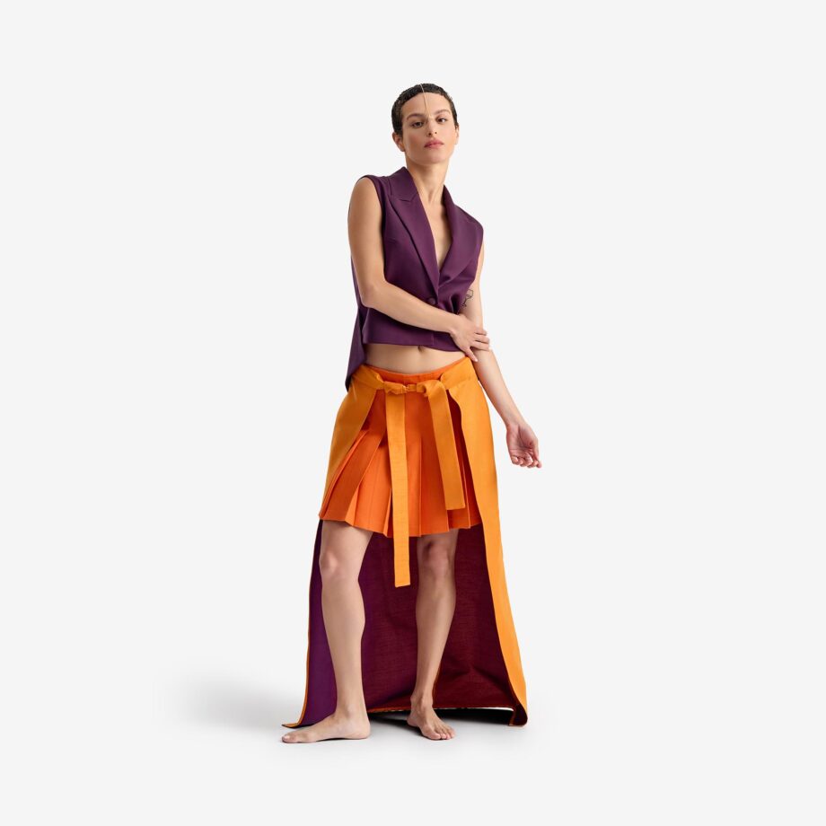 Caterpillar Vest Deep purple - This cotton vest features a modern design with a short front and elongated back, creating a dynamic silhouette that adds volume and dimension.