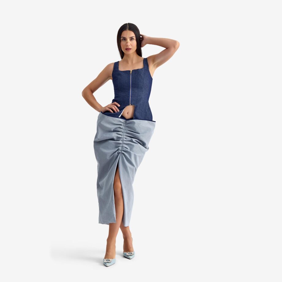 Falda Silk Nest - Esta falda midi de denim presenta una cintura baja con cremallera oculta en la parte trasera para un cierre sencillo