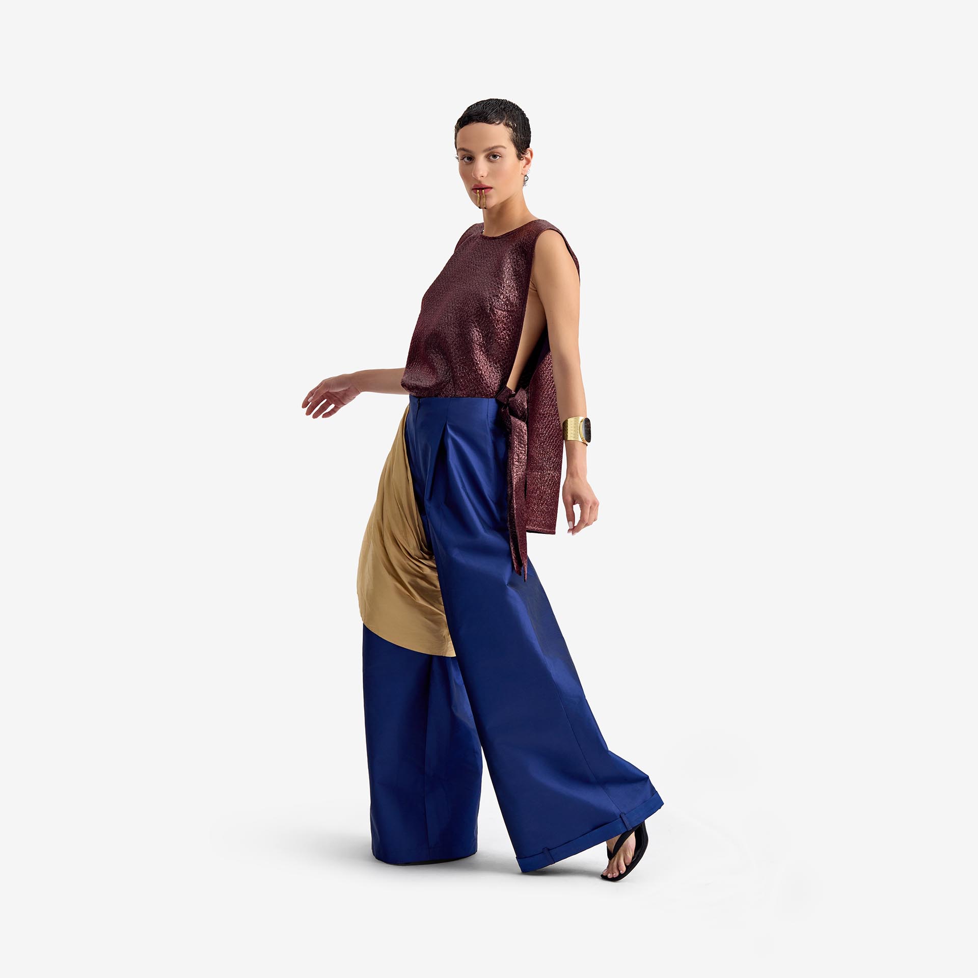 Silk Nest Top Dark burgundi - This jacquard top features a bold snake-skin-inspired texture, creating a high-fashion, distinctive look.